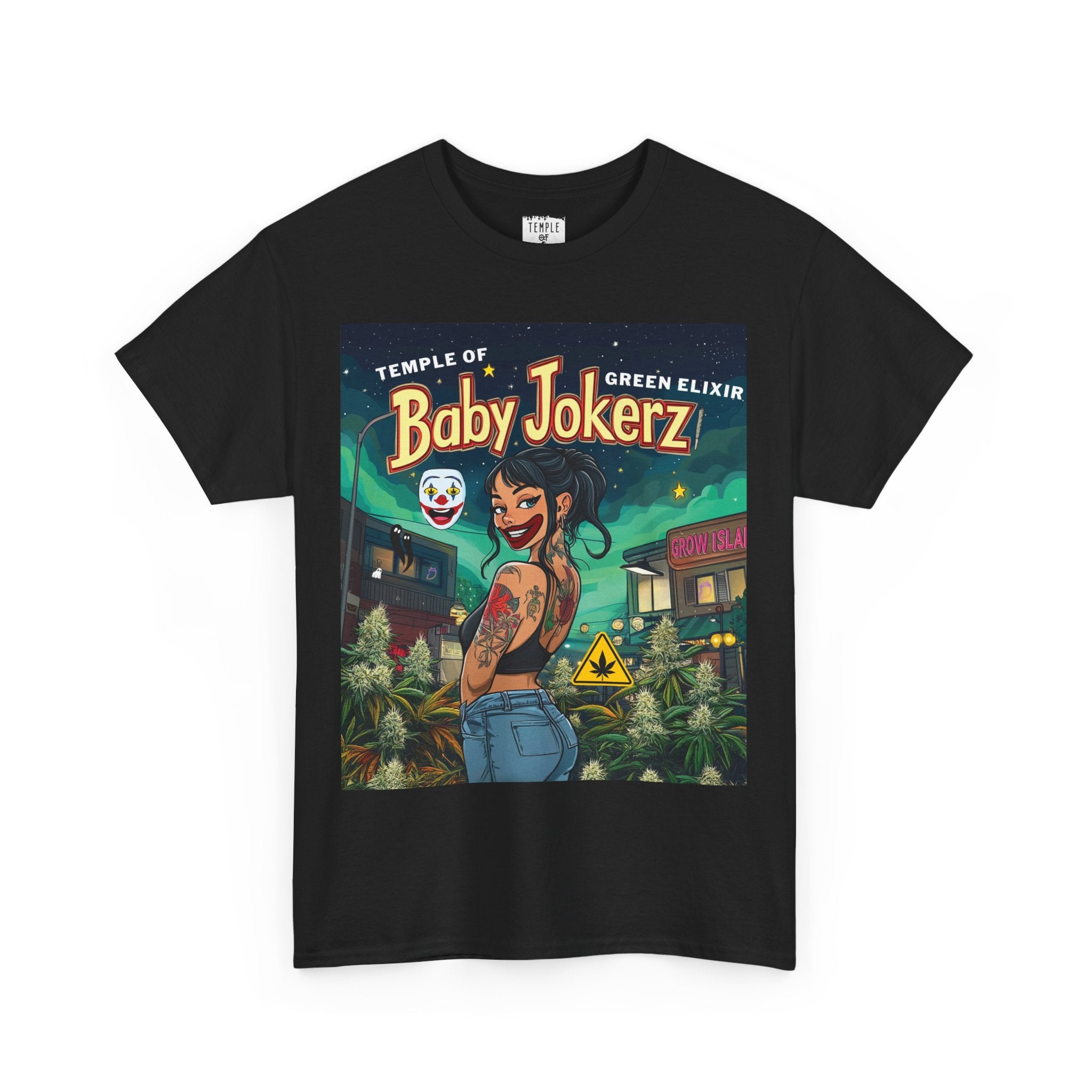 Baby Jokerz T-shirt schwarz auf dem neben dem Neonlicht von Grow Island, dreht sich das Baby-Jokerz-Girl mit einem selbstbewussten Lächeln zu dir um – als hätte sie gerade eine geheime Botschaft hinterlassen. Im Hintergrund vermischen sich Sterne, der Duft von Gras und das Gefühl von Freiheit. Vorne viele Cannabis Pflanzen und Buds