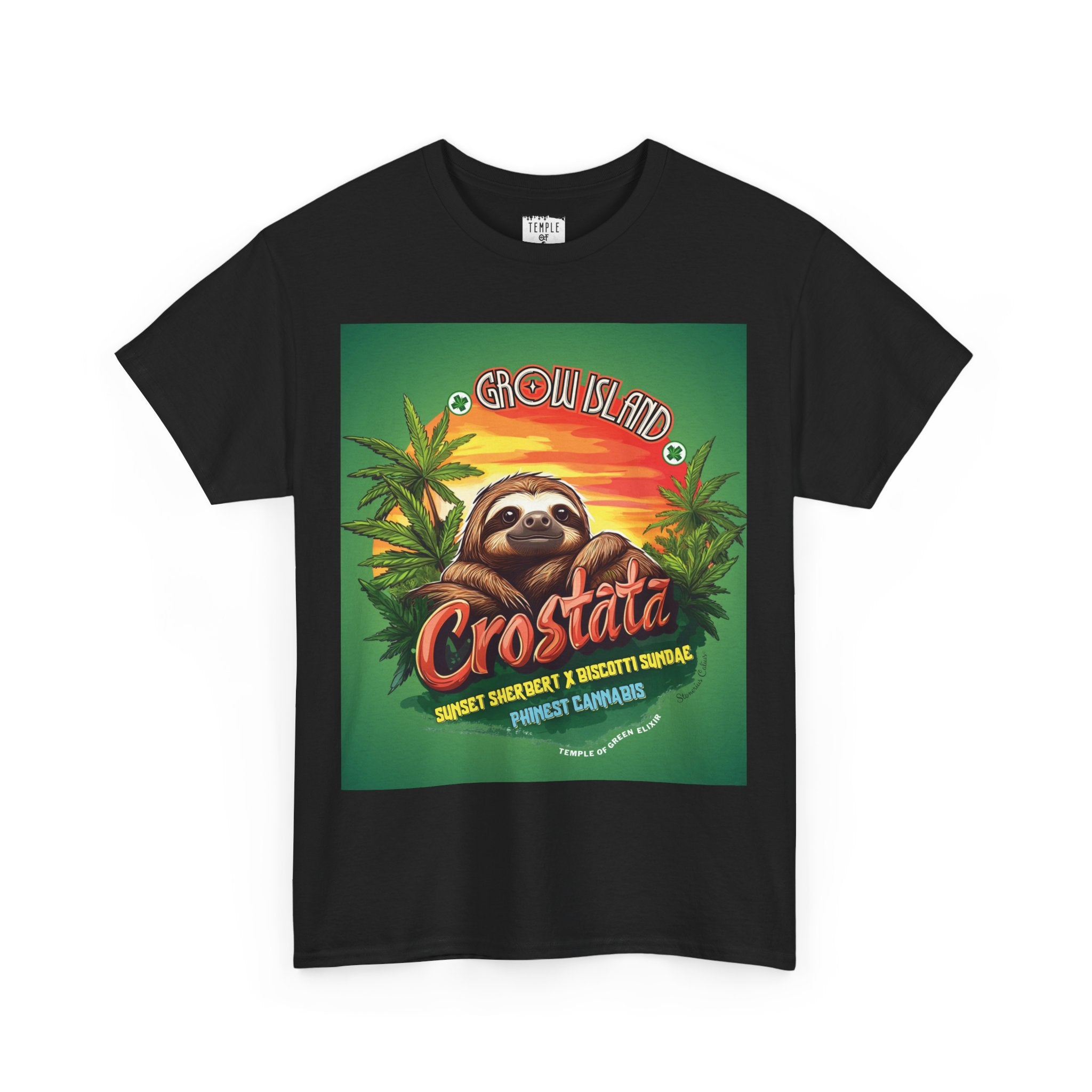 Crostata T-shirt schwarz mit ein Faultier, das im goldenen Licht des Sonnenuntergangs ruht und voller Zufriedenheit auf das duftende Cannabisfeld um sich herum blickt. 