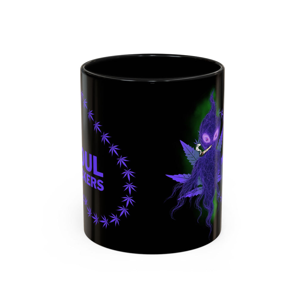 Eine komplett schwarze Soul sucker Tasse, Temple of Green Elixir mit einem auffälligen lila-grünen Design. Auf der Tasse ist eine mystische, geisterhafte Kreatur aus lila Rauch abgebildet, die einen Joint raucht und von einer grünen Aura umgeben ist. Die Rückseite zeigt einen Teil eines Herzens, das aus Cannabis-Blättern geformt ist.﻿