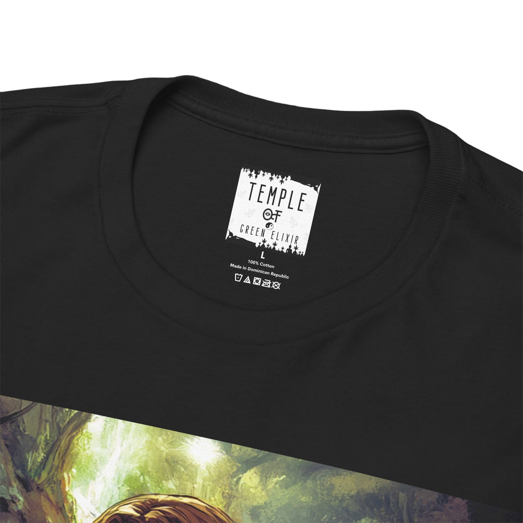 Detailaufnahme des Halsausschnitts eines Temple of Green Elixir Shirts mit der klar lesbaren Labelaufschrift. Modernes Design, klare Linien und höchste Baumwollqualität – Mode mit Bedeutung.