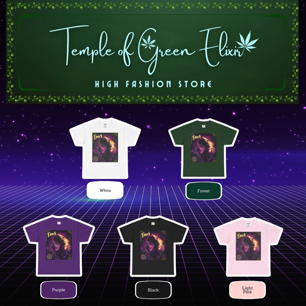 Eine Produktübersicht des Enoch T-Shirts, präsentiert vom "Temple of Green Elixir High Fashion Store". Das Bild zeigt das T-Shirt mit dem engelsgleichen Motiv in fünf verschiedenen Farben: White (Weiß), Forest (Waldgrün), Purple (Lila), Black (Schwarz) und Light Pink (Hellrosa). Der Hintergrund im 80er-Jahre-Retrostil mit digitalem Gitter und Sternenhimmel unterstreicht das mystische Design.﻿