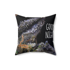 Hochwertiger Kissenbezug mit einem abstrakten, botanischen Druck. Die extreme Nahaufnahme einer Hanfblüte offenbart eine faszinierende Welt aus kristallinen Strukturen und organischen Formen, die das Kissen zu einem einzigartigen Dekorationsstück macht.﻿