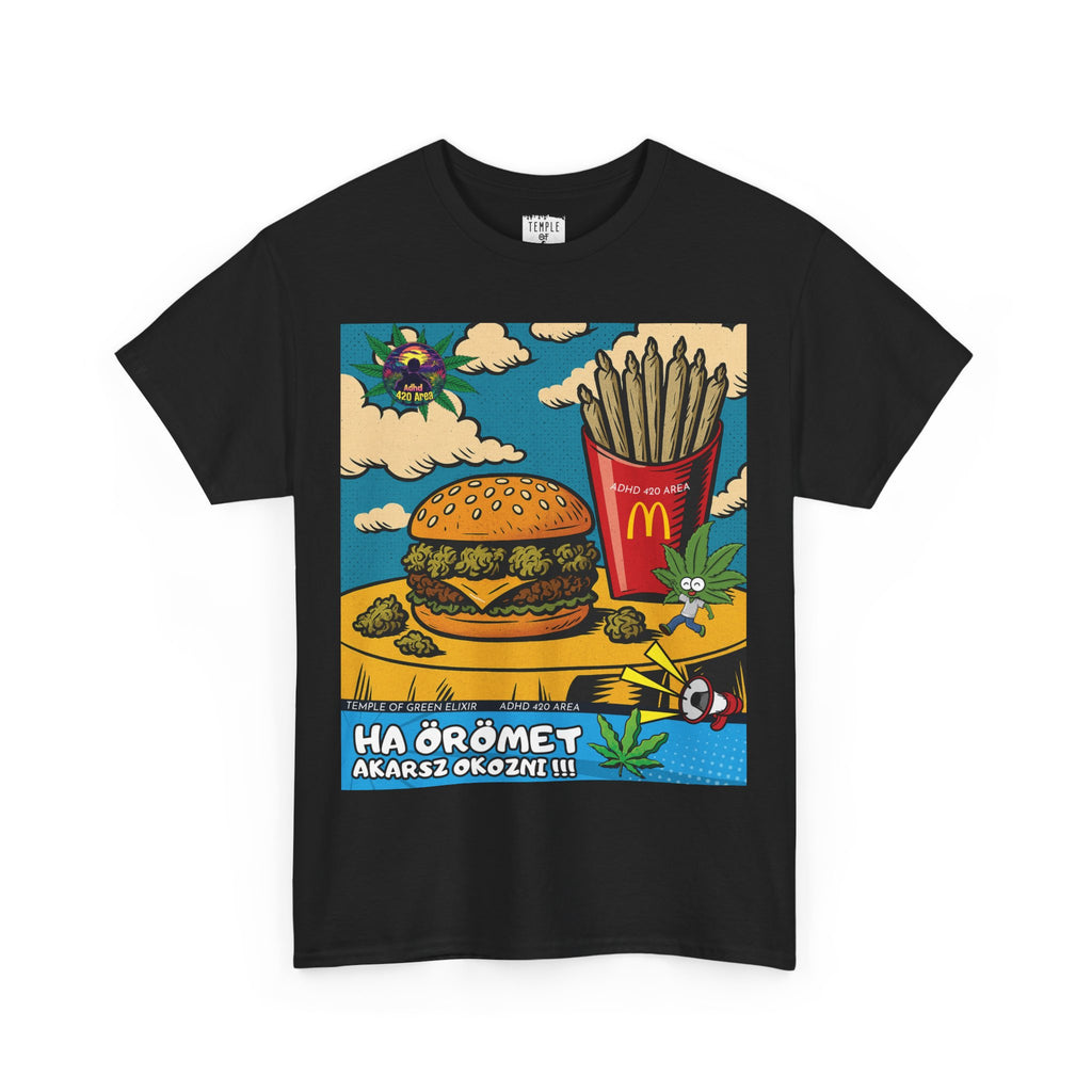 Schwarzes T-Shirt mit einem farbenfrohen Cartoon-Druck. Das Motiv parodiert ein Fast-Food-Menü: Ein Hamburger ist mit Cannabis-Knospen anstelle von Salat belegt und daneben steht eine rote Pommestüte, die mit Joints gefüllt ist. Der ungarische Slogan 'Ha örömet akarsz okozni!!!' bedeutet 'Wenn du Freude bereiten willst!