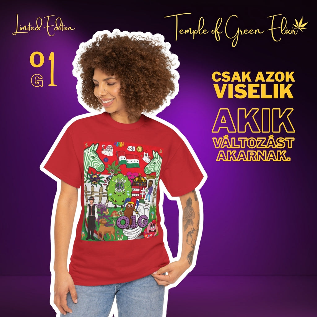 Eine Person in ein rotes Weltfrieden T-Shirt mit einem detailreichen ungarischen Satire-Motiv unter einem offenen rot-schwarzen Karohemd trägt. Die Grafik bewirbt die 'O1G' Limited Edition von Temple of Green Elixir.