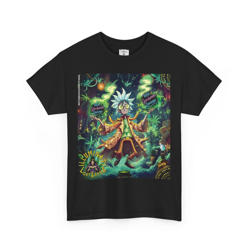 Ein schwarzes Baumwoll Wingardium Leviosa T-Shirt mit einem großen, farbenfrohen Aufdruck. Das Design ist eine Parodie auf eine bekannte Zeichentrickfigur, die hier als Zauberer mit einem Joint als Zauberstab dargestellt wird. Er wirkt den Schwebezauber "Wingardium Leviosa" in einer psychedelischen Welt aus Cannabis-Pflanzen und magischen Symbolen. Das Shirt ist eine Kollaboration von "Illuminati Lost Seeds" und "Temple of Green Elixir".﻿