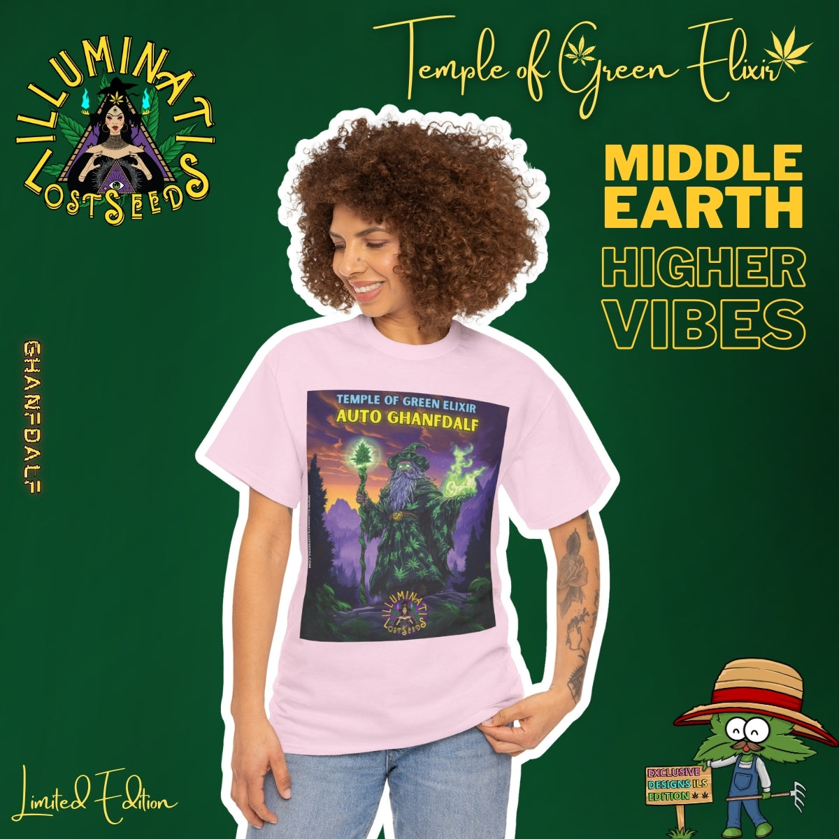 Eine Frau mit ansteckendem Lächeln und einer Aura purer Lebensfreude verkörpert die Botschaft unserer neuesten Kampagne: "Middle Earth Higher Vibes". In ihrem hellrosa Ghanfdalf T-Shirt zeigt sie, dass Magie in positiver Energie liegt. Diese limitierte Edition, eine exklusive Kollaboration von "Temple of Green Elixir" und "Illuminati Lost Seeds", ist für alle, die ein Stück Mittelerde und eine Extraportion gute Laune in ihren Alltag bringen wollen.﻿