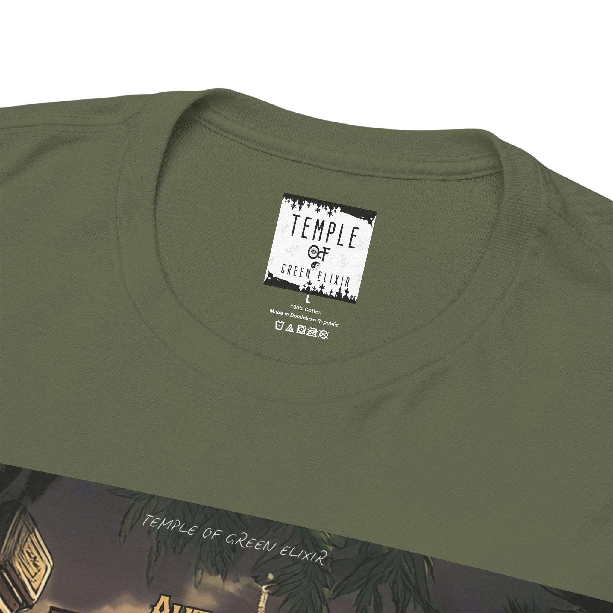 Indi Jons T-shirt﻿ von Temple of Green Elixir Detailaufnahme des Innenlebens: Das sauber eingenähte Label zeigt unser "Temple of Green Elixir"-Logo und alle relevanten Produktinformationen, die für Qualität und Langlebigkeit stehen.﻿ 