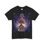Das schwarze Namaste Karma T-Shirt aus der Temple of Green Elixir x Illuminati Lost Seeds Kollektion zeigt ein leuchtendes Baum-Motiv, das Spiritualität, Wachstum und Harmonie verkörpert. Ein einzigartiges Design für alle, die Mode mit Bedeutung und Energie verbinden möchten.