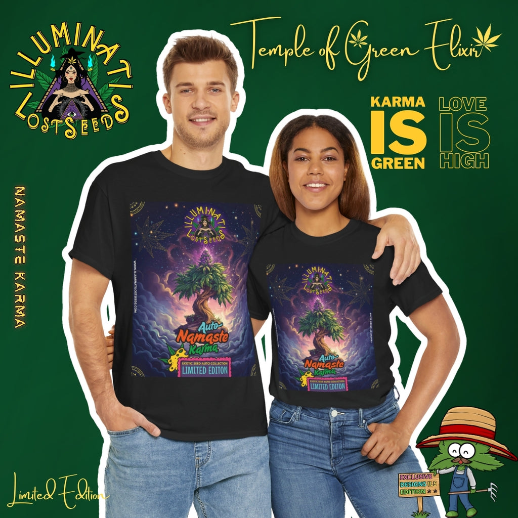 Ein Paar trägt schwarze Namaste Karma T-Shirts aus der Illuminati Lost Seeds x Temple of Green Elixir Limited Edition. Das bunte Design zeigt einen spirituellen Baum mit leuchtender Aura, der die Harmonie von Natur, Energie und Liebe symbolisiert. Perfekt für alle, die gemeinsam ein Zeichen für Achtsamkeit und grünes Bewusstsein setzen wollen.