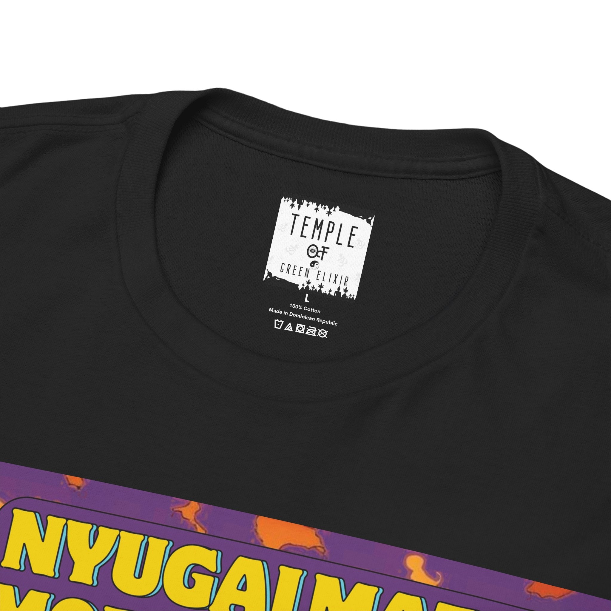 Temple of green Elixir Drucklabel in der innerseite von schwarzem Nyugalmat a Mormotának T-shirt