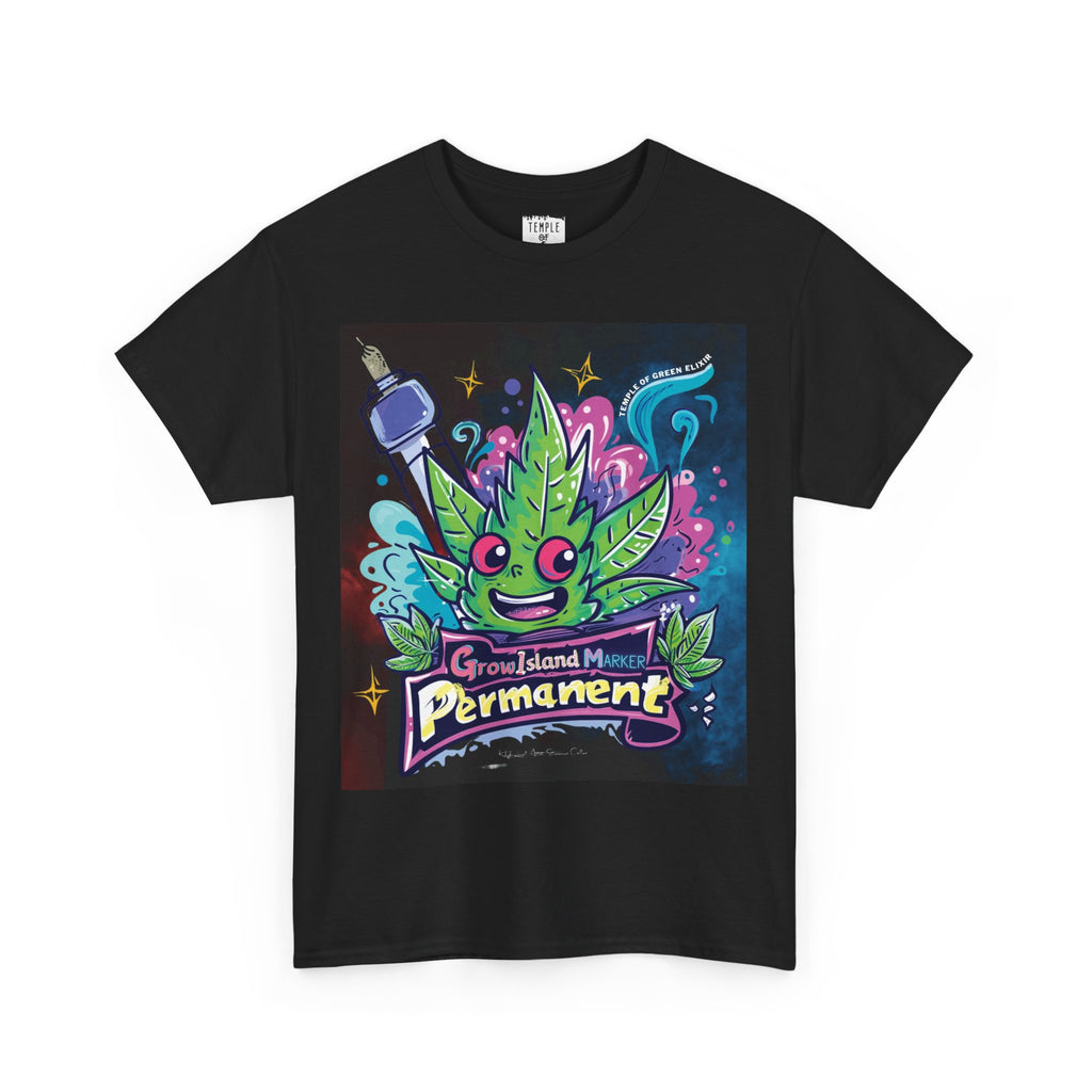 Permanent Marker schwarzes T-shirt, ein fröhliches, großäugiges grünes Cannabis Blatt, im Hintergrund spritzende Farbflecken, Vorne ein Sxhrift: Permanent Marker