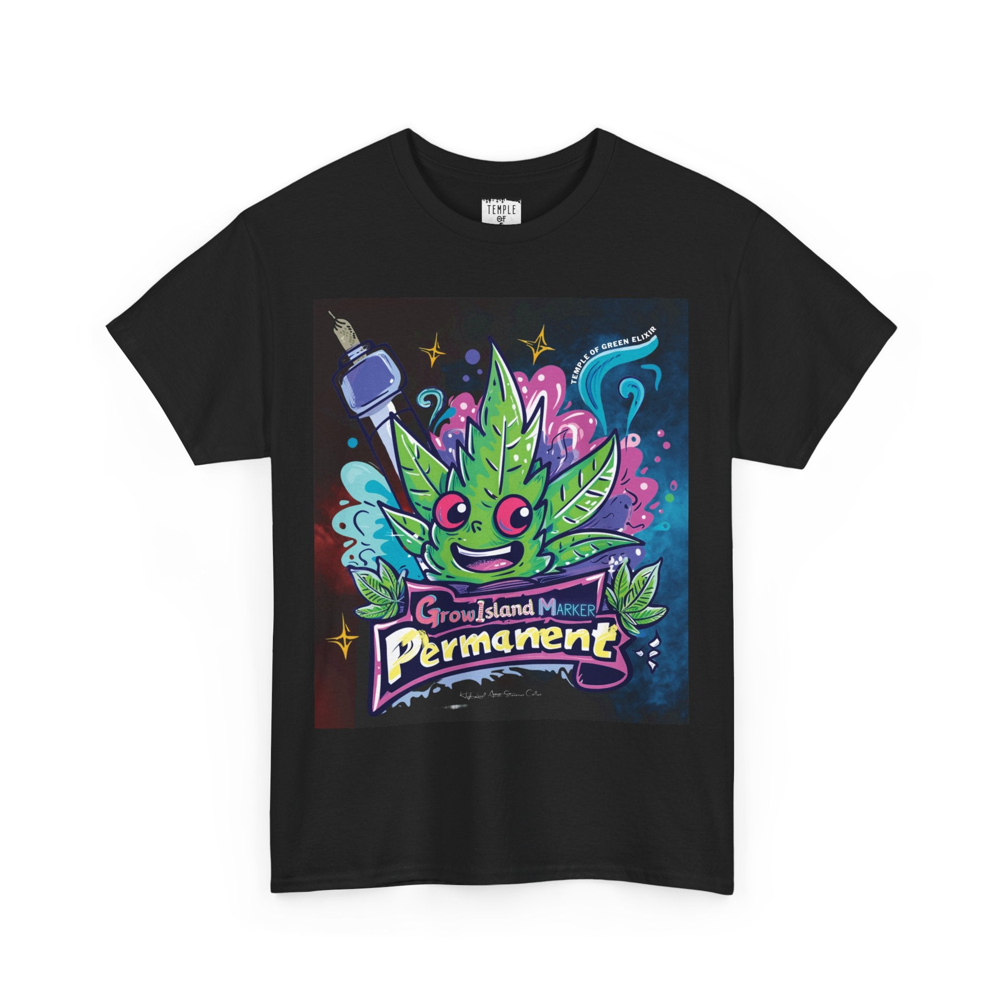 Permanent Marker schwarzes T-shirt, ein fröhliches, großäugiges grünes Cannabis Blatt, im Hintergrund spritzende Farbflecken, Vorne ein Sxhrift: Permanent Marker