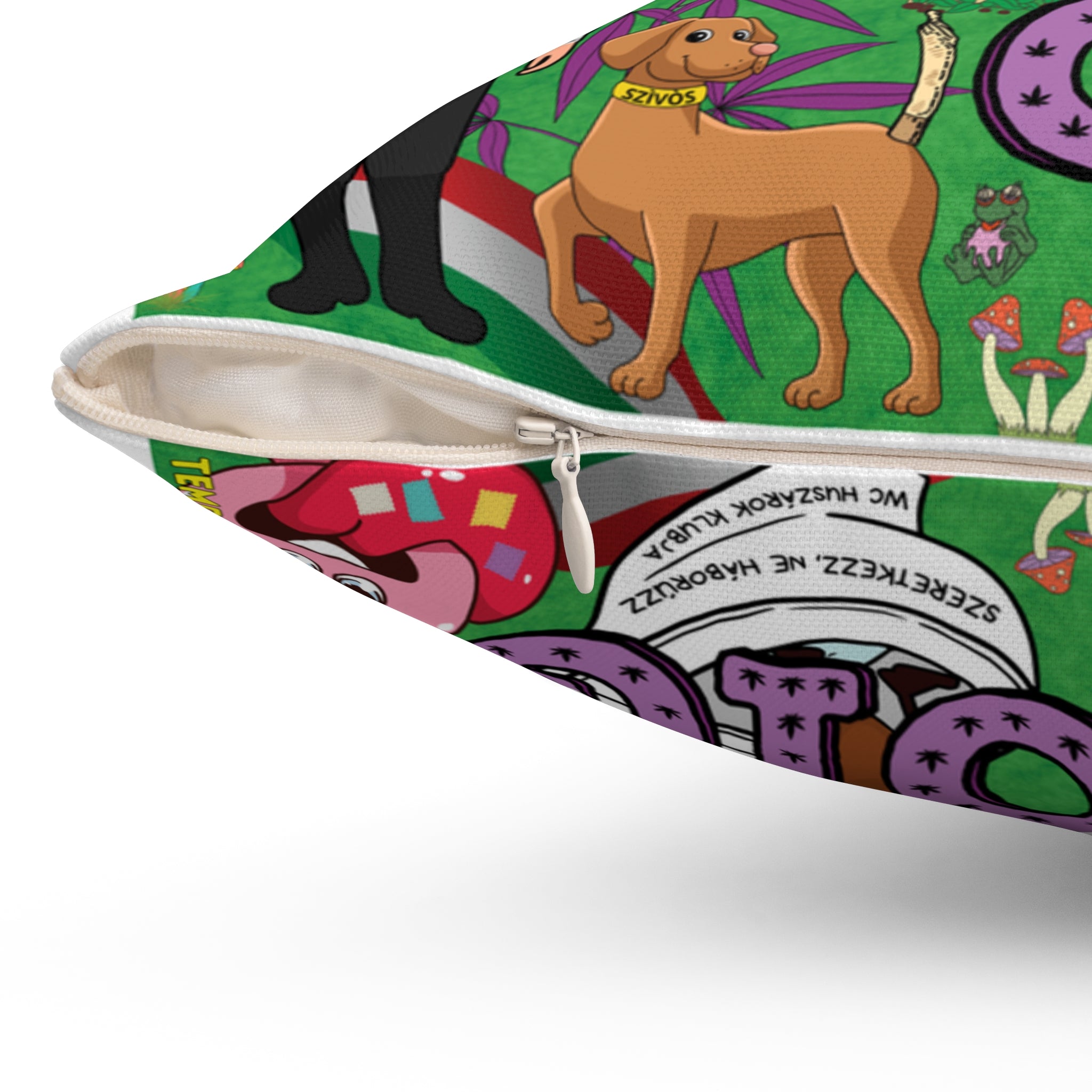 Weltfrieden Kissen - Temple of Green Elixir Ein Detailbild, das den praktischen, nahtverdeckten Reißverschluss des Kissenbezugs hervorhebt. Diese hochwertige Verarbeitung garantiert nicht nur eine nahtlose Optik, sondern sorgt auch dafür, dass der Bezug für die Reinigung mühelos abgenommen werden kann.﻿