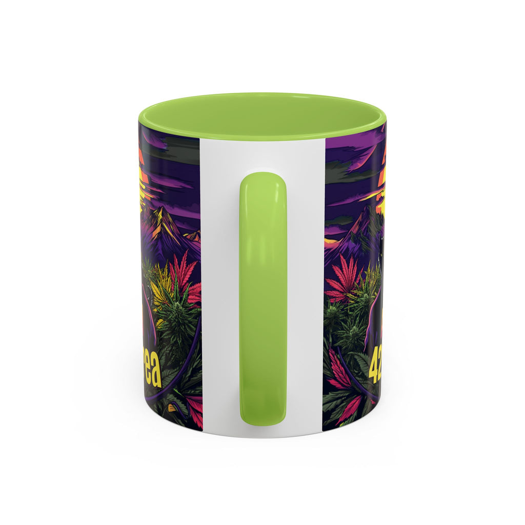 Die Rückseite einer ADHD 420 Area logo Tasse, Temple of Green Elixir mit einem leuchtend lindgrünen Henkel und passender Innenseite. Das äußere Design zeigt einen Teil des farbenfrohen, retrofuturistischen Panoramas, das die "Adhd 420 Area" darstellt. Der grüne Akzent der Tasse ergänzt die botanischen Elemente des Drucks.﻿