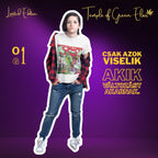 Werbebild für ein limitiertes Weltfrieden T-Shirt von Temple of Green Elixir. Eine Person mit kurzem dunklem Haar, kariertem Hemd und Jeans trägt das weiße Weltfrieden T-Shirt mit einem bunten, satirischen Cartoon-Druck über Ungarn. Der ungarische Slogan 'Csak azok viselik, akik változást akarnak' (Nur die tragen es, die Veränderung wollen) steht neben dem Model auf dem lila Hintergrund.﻿