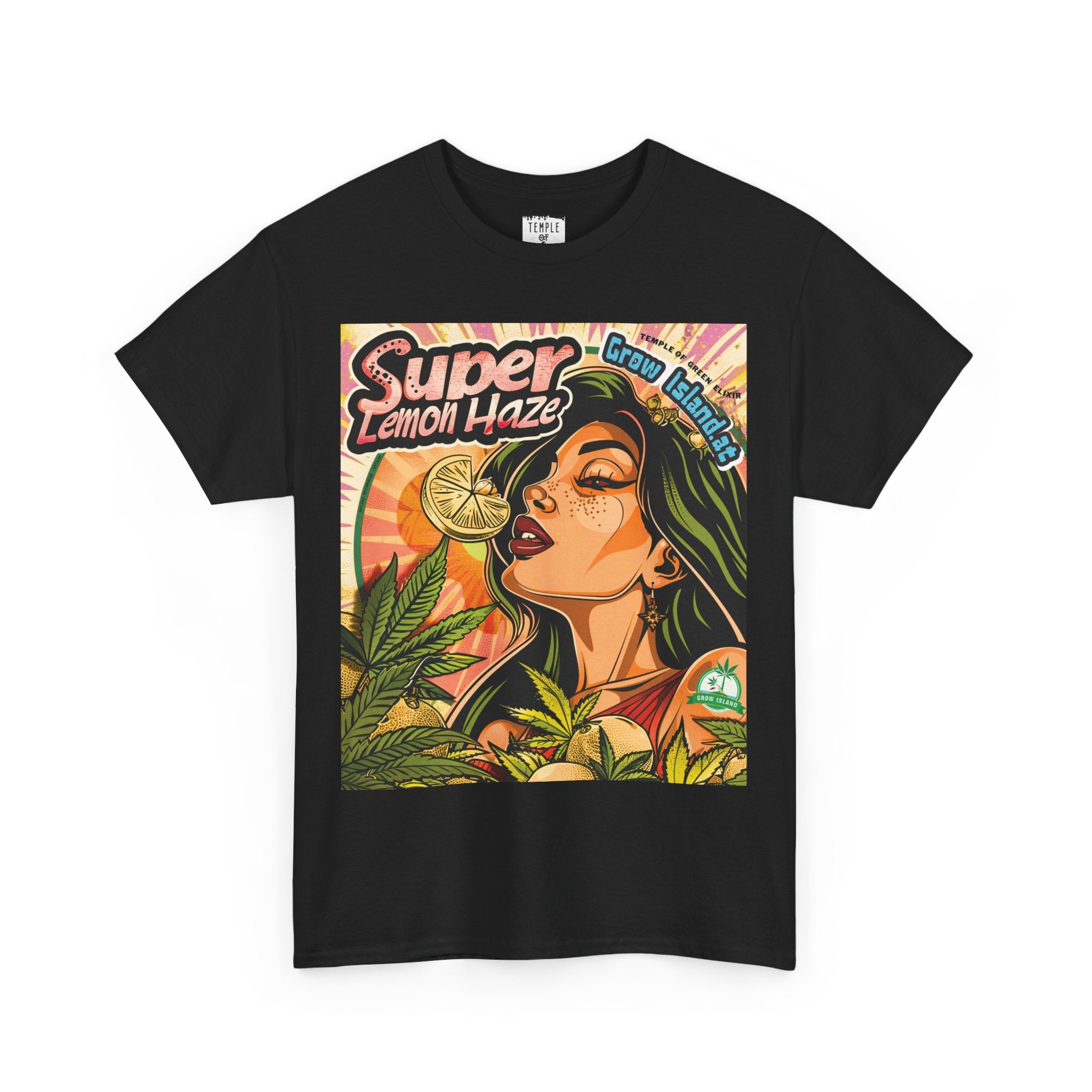 Super Lemon Haze schwarzes T-shirt, die Grüne Lady – hebt langsam eine Zitronenscheibe an ihre Lippen, als würde sie den Sonnenschein selbst kosten. von ihr nach links schöne Cannabis blättern