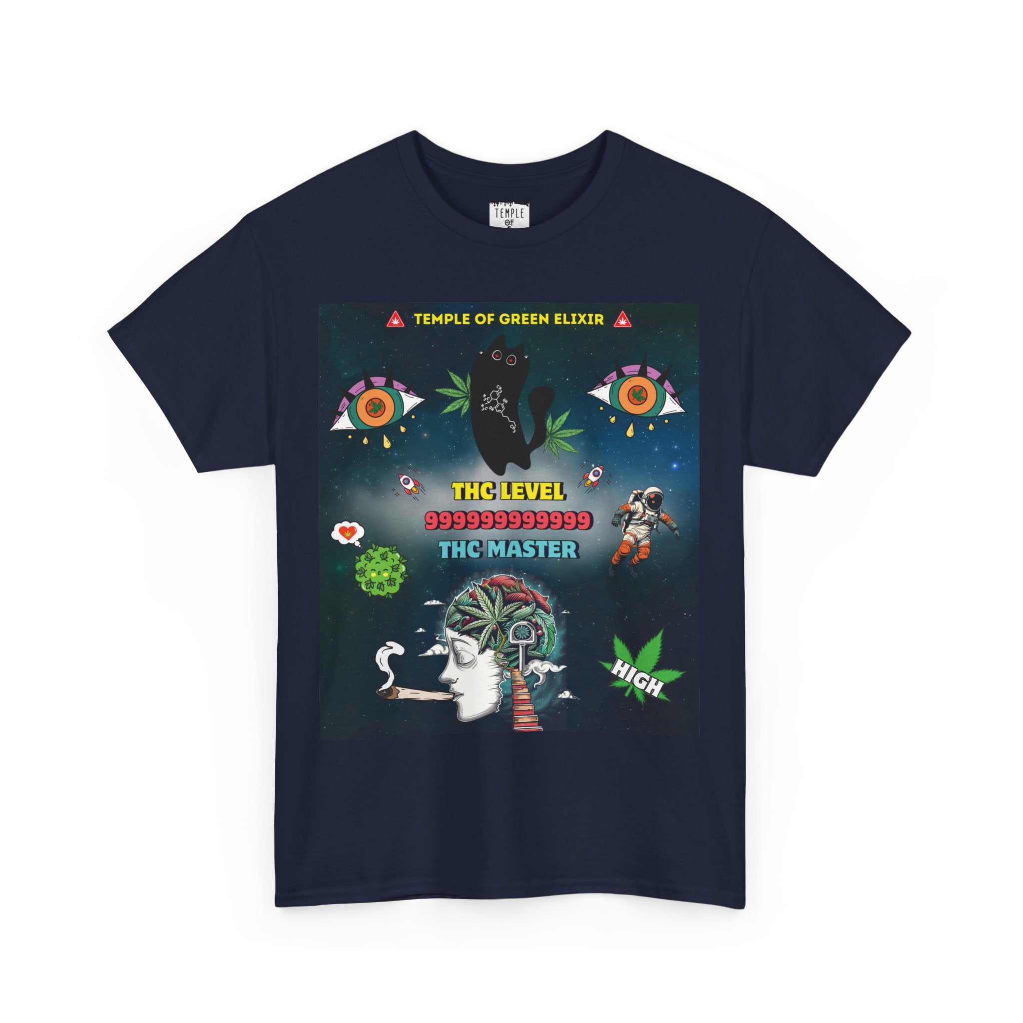 Dunkelblaues T-Shirt mit auffälligem psychedelischem Design: Bunte Augen, eine schwarze Katze mit Hanfblatt, Astronaut, Hirngrafik, Treppe, Texte „Temple of Green Elixir“, „THC LEVEL 999999999999“, „THC MASTER“, „HIGH“ und verschiedene Cannabis-Elemente vor galaktischem Hintergrund.