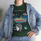 Model trägt Jeans Jacke und THC MASTER grünes T-Shirt mit auffälligem psychedelischem Design: Bunte Augen, eine schwarze Katze mit Hanfblatt, Astronaut, Hirngrafik, Treppe, Texte „Temple of Green Elixir“, „THC LEVEL 999999999999“, „THC MASTER“, „HIGH“ und verschiedene Cannabis-Elemente vor galaktischem Hintergrund.