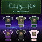 Präsentationsbild der Temple of Green Elixir High Fashion Store-Kollektion mit sechs „Auto Indi Jons“-T-Shirts in verschiedenen Farben: Navy, Military Green, Forest, Purple, Black und Light Pink. Jedes Shirt zeigt ein Abenteuerdesign mit einem Forscher im Dschungel und leuchtenden Cannabisblättern. Der Hintergrund ist futuristisch gestaltet, mit einem neonvioletten Rasterboden und funkelnden Sternen, die einen Retro-Sci-Fi-Stil vermitteln.