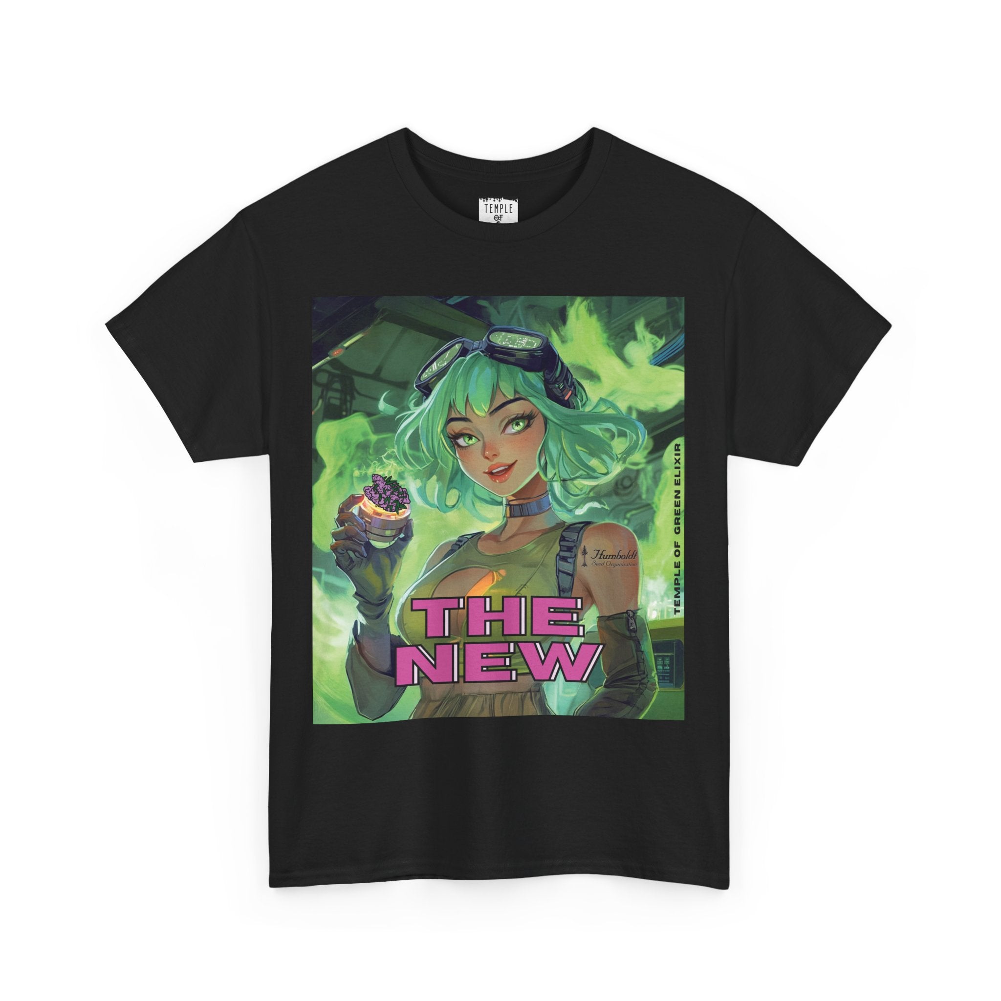 The New schwarzes T-shirt, Frau mit grünen Haaren und Schutzbrille hält eine lila Cannabis Bud in der linken Hand, steht in einem Labor mit Rauch im Hintergrund. Auf dem Arm steht ‚Humbold‘ und links der Schriftzug ‚TEMPLE OF GREEN ELIXIR‘, unten der Text ‚THE NEW‘.