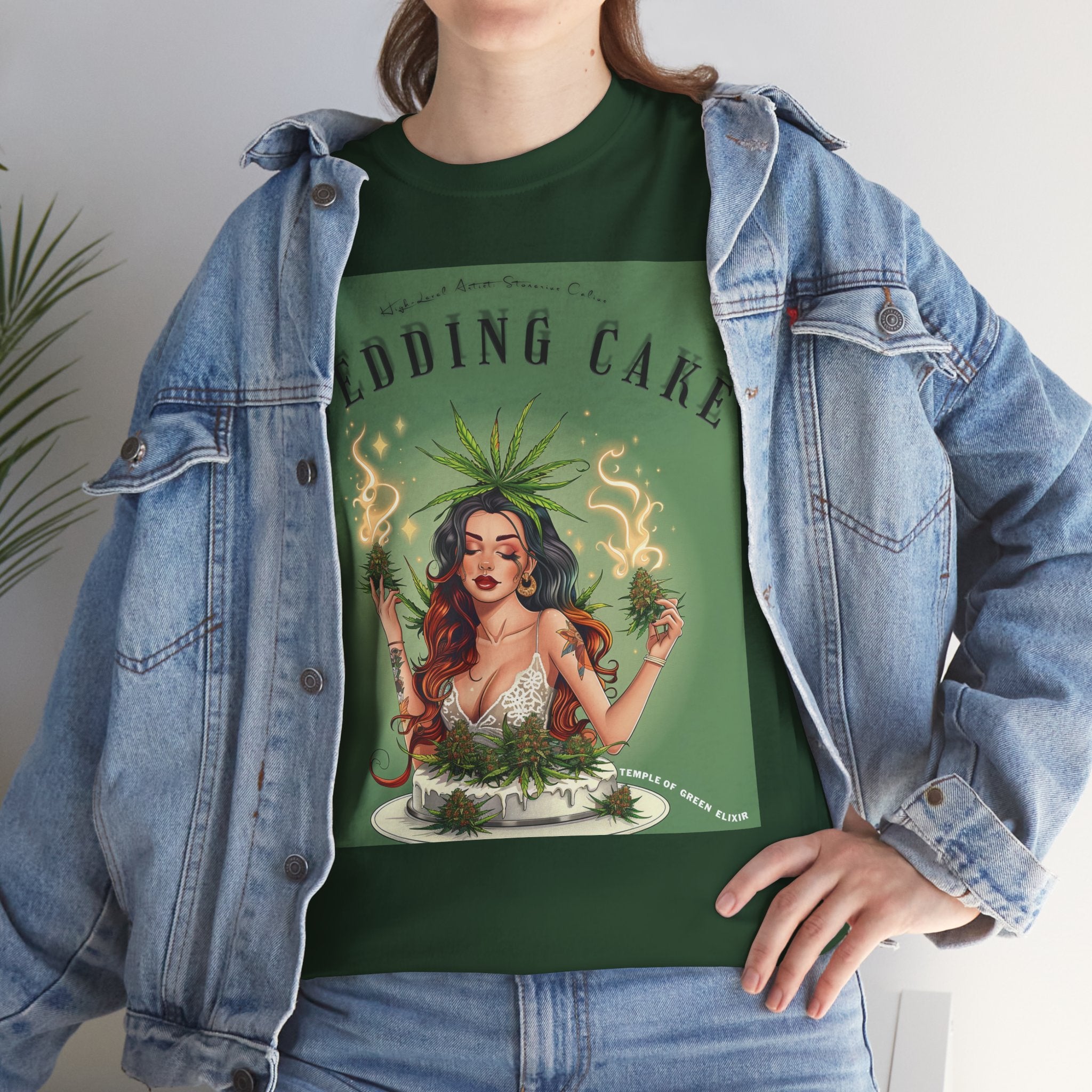 Model steht in Jeans Jacke und Wedding Cake grünes T-shirt