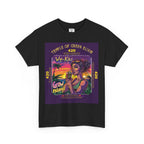 Wy-Kiki T-shirt schwarz,  Am Horizont versinkt die Sonne langsam im Meer, die Schatten der Palmen werden lang, und in der Luft liegt der Duft von Salz, Früchten und frisch getrockneten Cannabis Blüten. Im Mittelpunkt steht eine entspannte, stilvolle Frau, die an einem exotischen Drink nippt – darin schwimmen keine Zitronen oder Limetten, sondern kleine, perfekte Cannabis Buds, als würde sie die Essenz des Sommers trinken. 