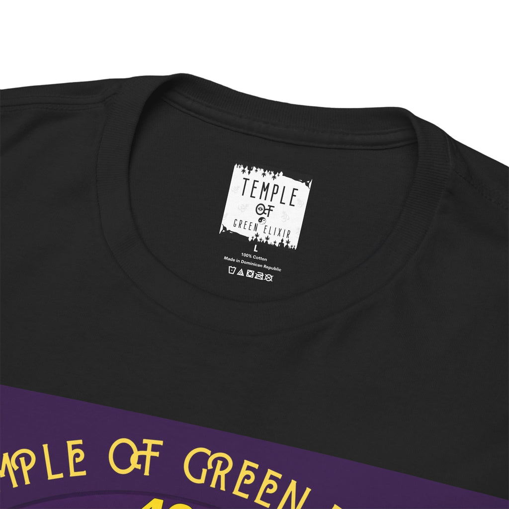 Temple of green Elixir Drucklabel in der innerseite vom schwarzen Wy-Kiki T-shirt